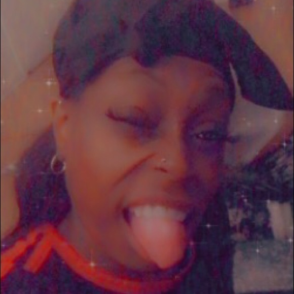 Meet your Posher, Alexia - Picture 1 of 1